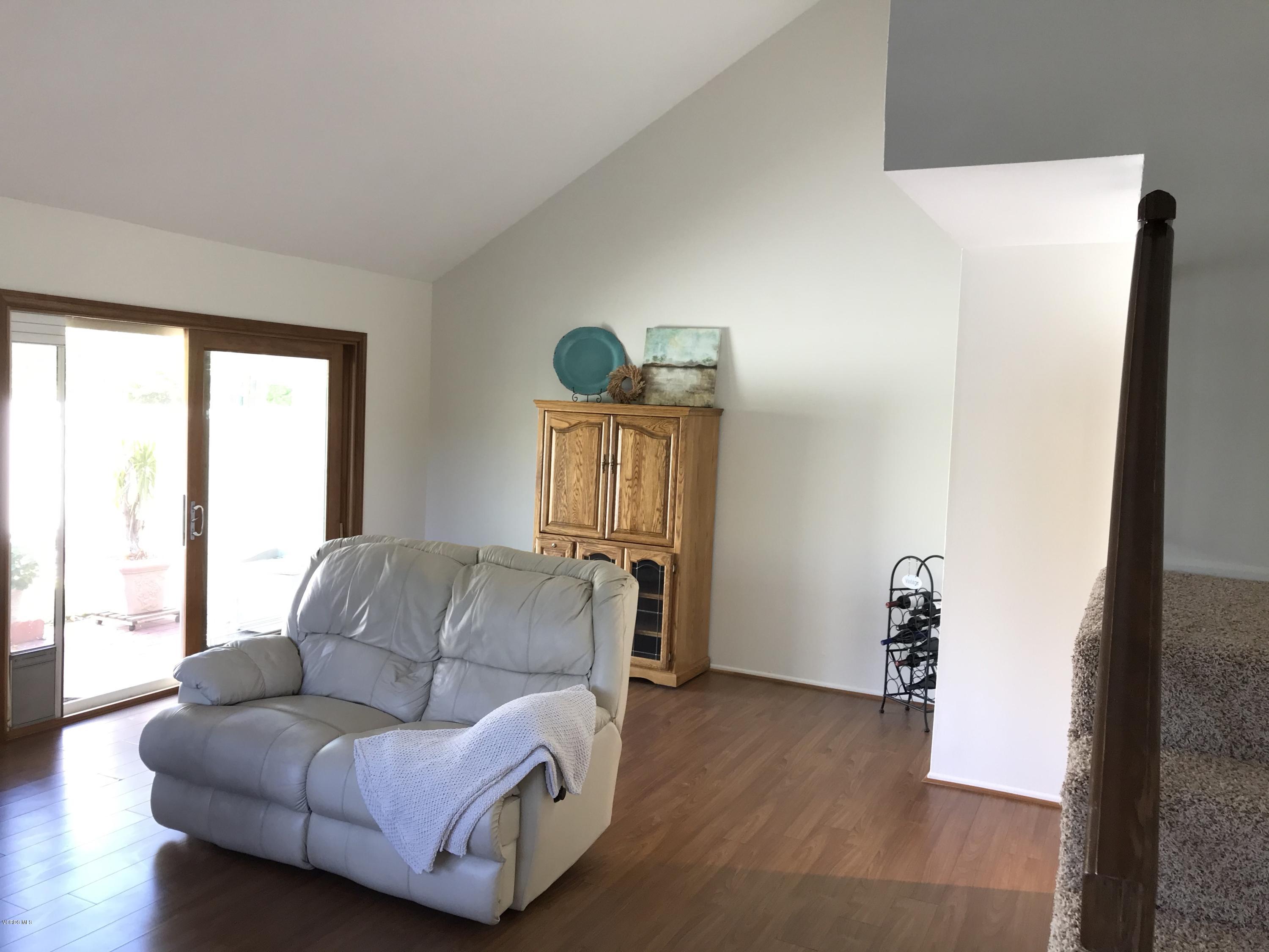971 Thistlegate Road Oak Park, CA 91377 - Photo 4 of 33 a living room with furniture and a window