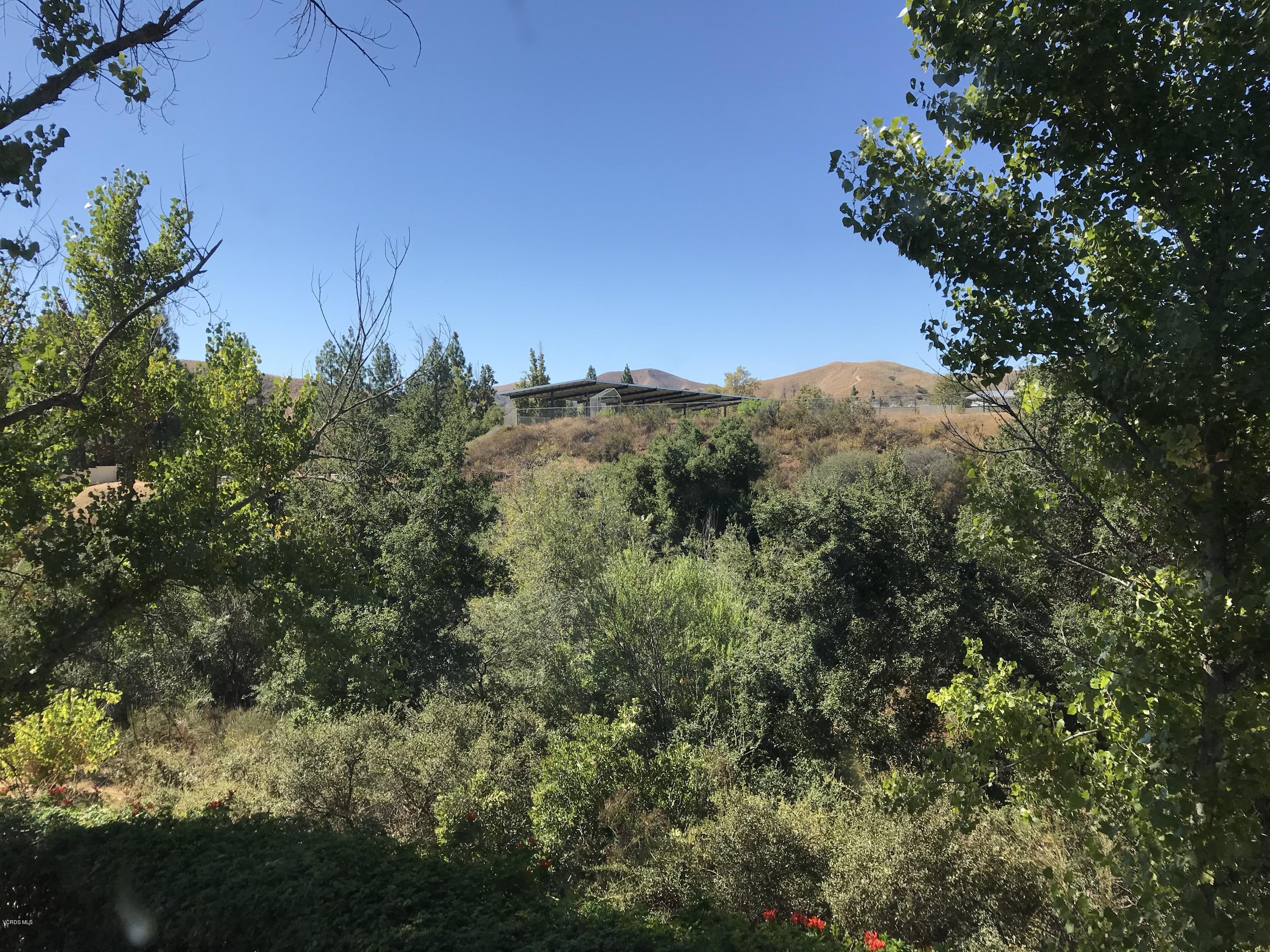 971 Thistlegate Road Oak Park, CA 91377 - Photo 32 of 33 a view of a garden