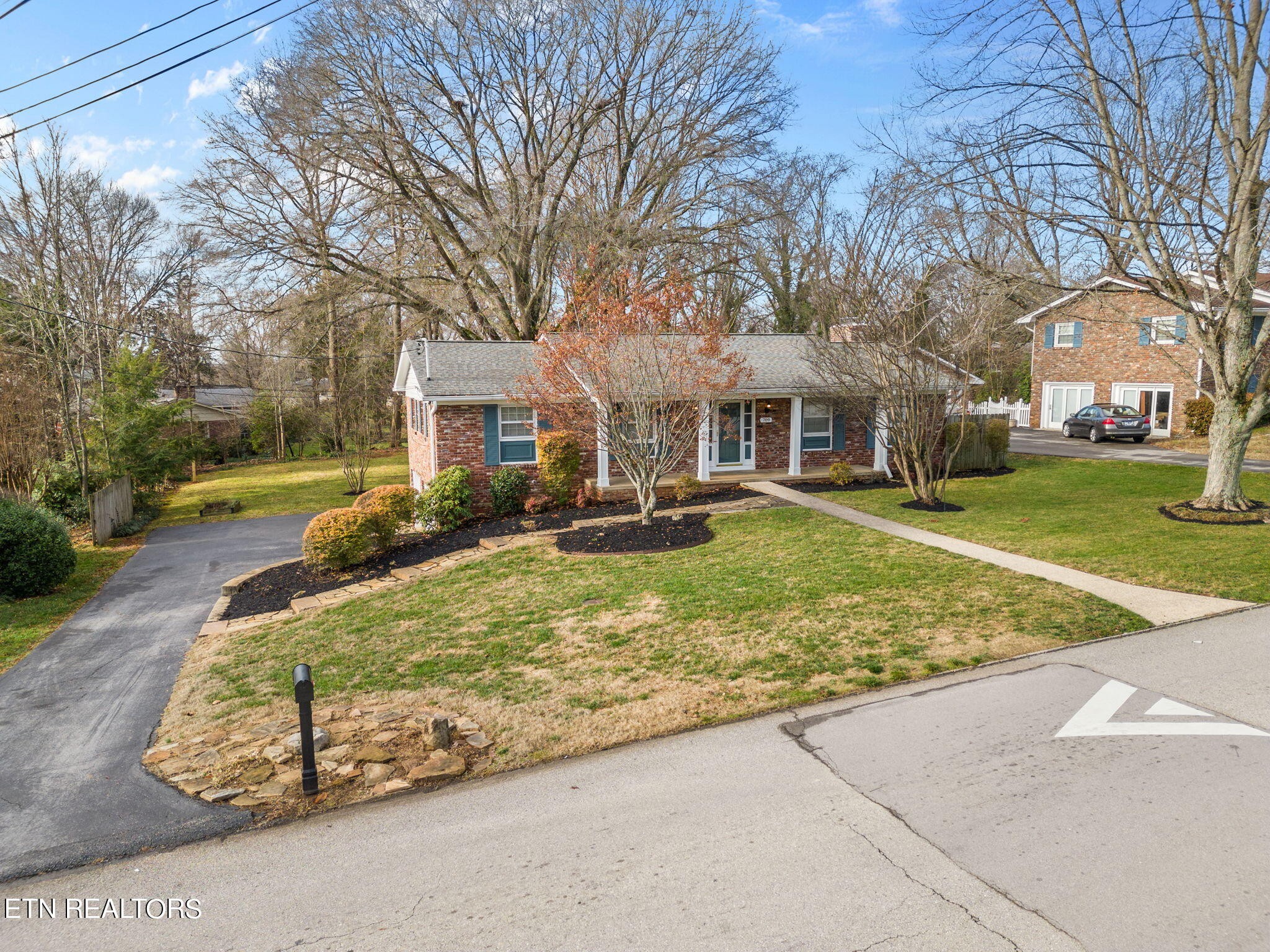 709 Bridgewater Road Knoxville, TN 37923 - Photo 2 of 39 Gallery Image 2