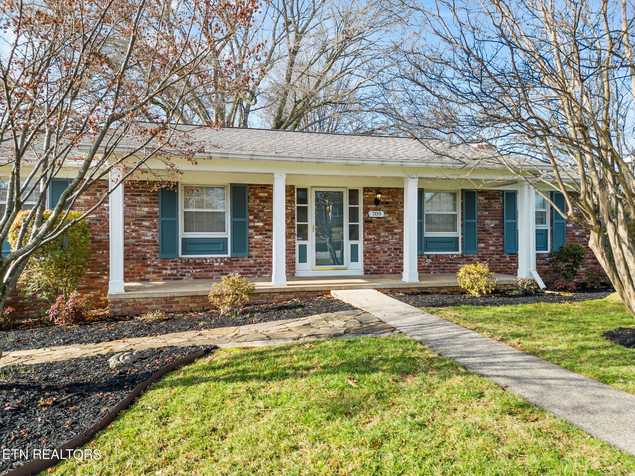 709 Bridgewater Road Knoxville, TN 37923 - Photo 3 of 39 Gallery Image 3