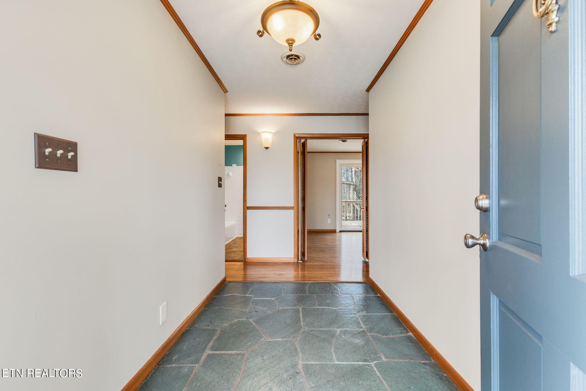 709 Bridgewater Road Knoxville, TN 37923 - Photo 5 of 39 Gallery Image 5