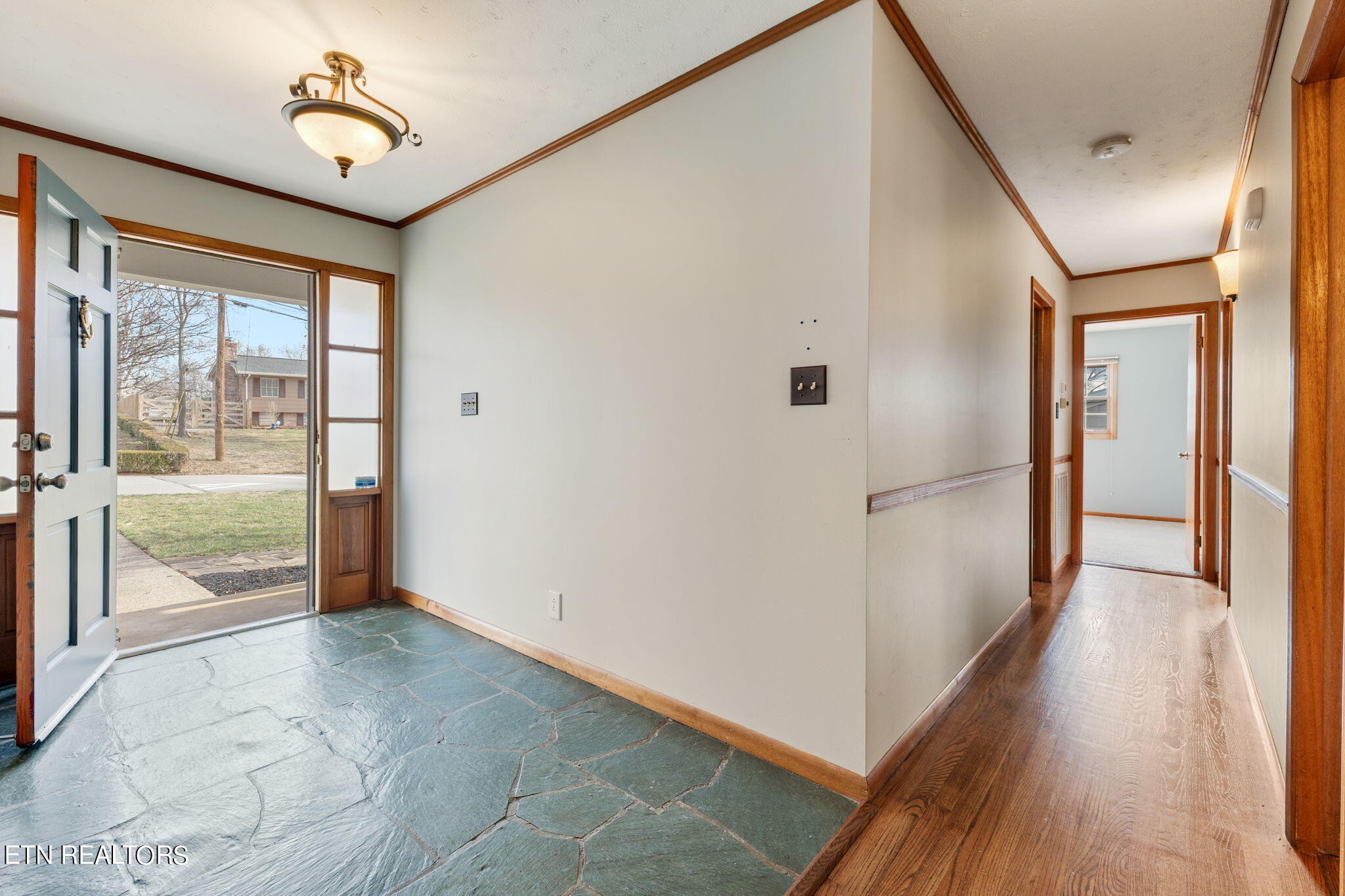 709 Bridgewater Road Knoxville, TN 37923 - Photo 6 of 39 Gallery Image 6