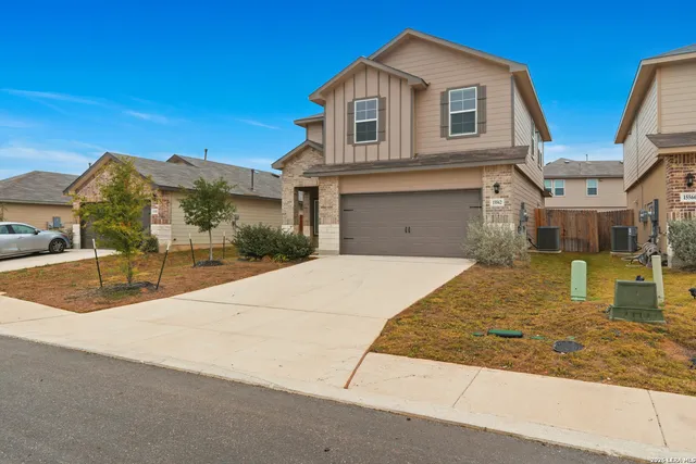 $1,800 | 15562 Mint Patch Meadow, Von Ormy, TX 78073