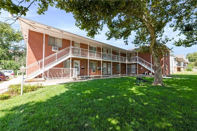 $1,200,000 | 8420 Robinson Street, Overland Park, KS 66212