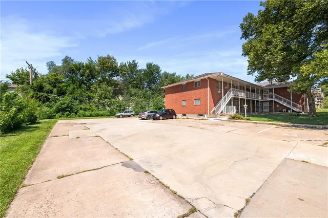 $1,200,000 | 8420 Robinson Street, Overland Park, KS 66212