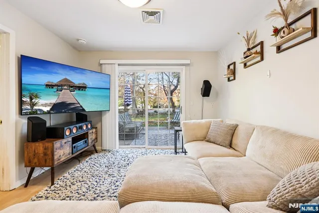 $729,000 | 234 Spring Valley Road, Park Ridge, NJ 07656