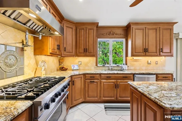 $729,000 | 234 Spring Valley Road, Park Ridge, NJ 07656