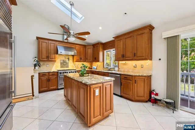 $729,000 | 234 Spring Valley Road, Park Ridge, NJ 07656