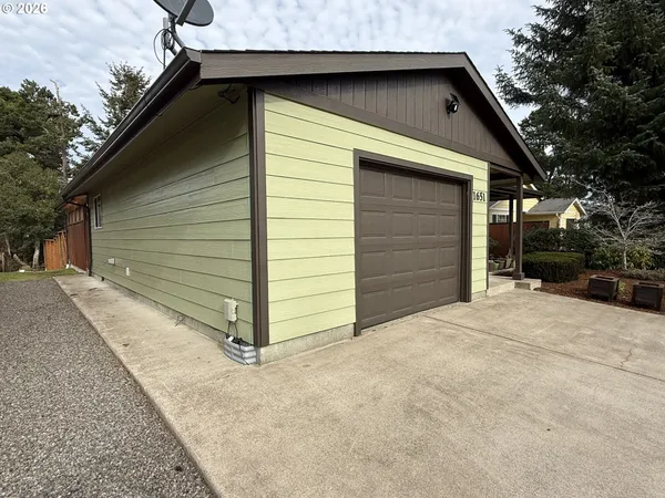 $390,000 | 1651 29th Street, Florence, OR 97439