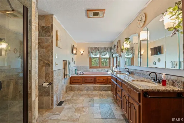 $835,000 | 3960 East 500 North, Columbia City, IN 46725