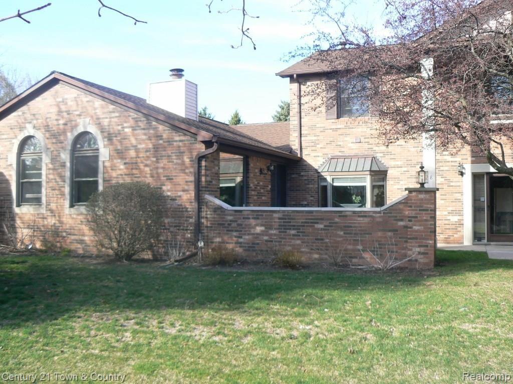 2297 London Bridge Drive, Unit 28 Rochester, MI 48307 - Photo 2 of 29 Ranch with Garage and Patio.jpg