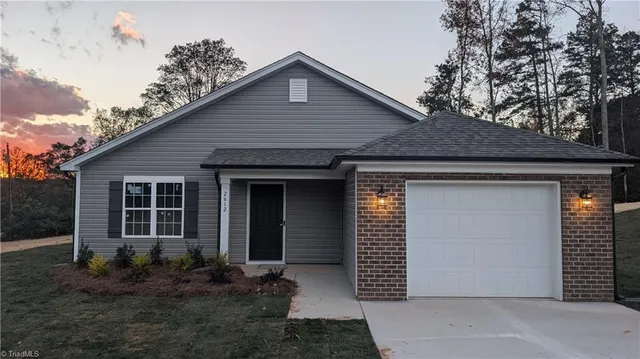 $295,990 | 2612 Stone Gdn Drive, Walkertown, NC 27051
