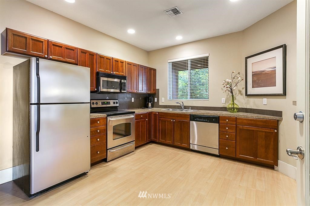 18930 Bothell Everett Highway, Unit J106 Bothell, WA 98012 - Photo 24 of 25