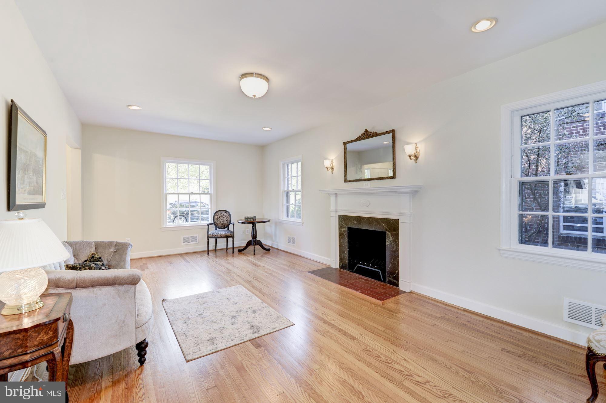 1536 Roxanna Road Northwest Washington, DC 20012 - Photo 11 of 30 Living Room