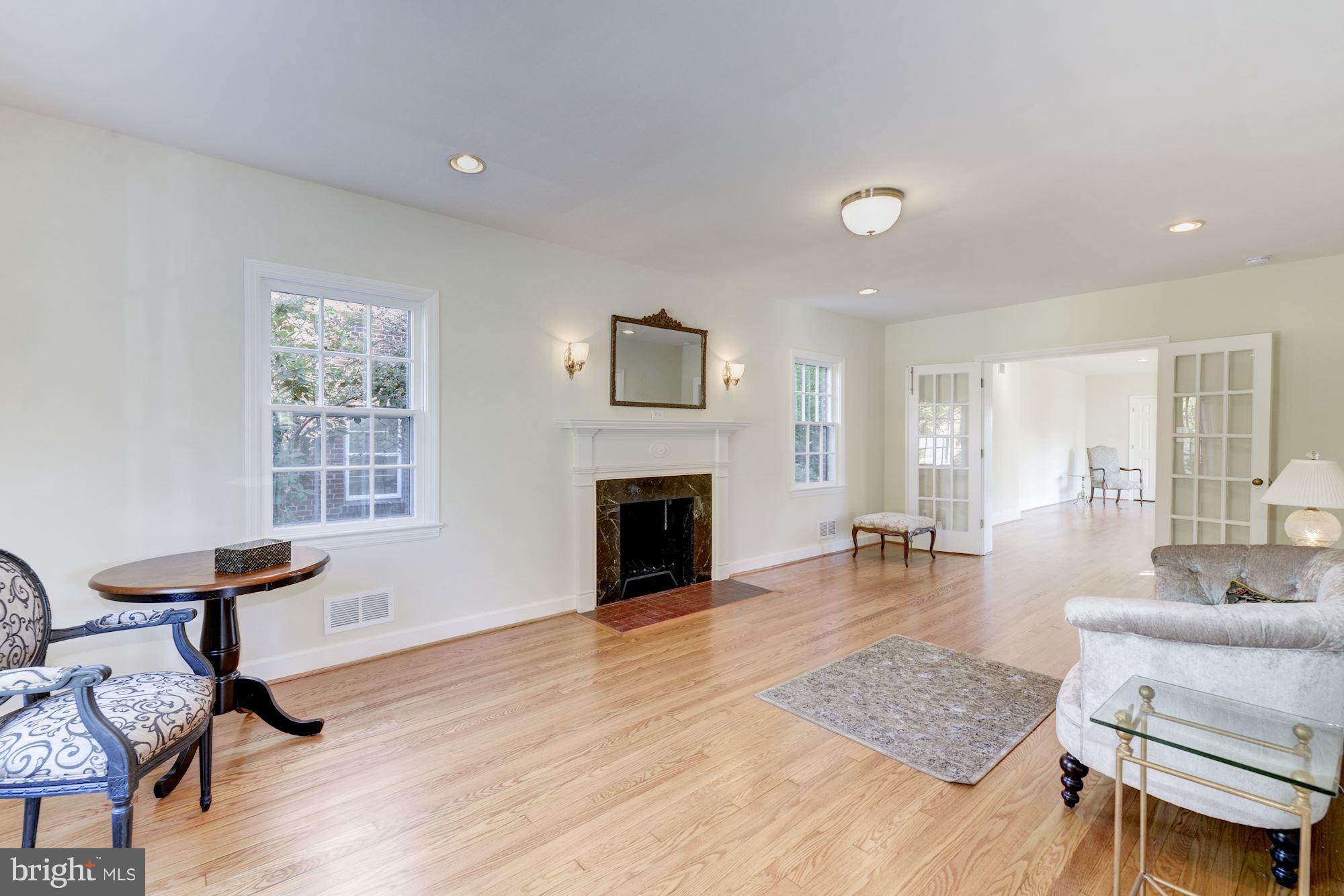 1536 Roxanna Road Northwest Washington, DC 20012 - Photo 12 of 30 Living Room