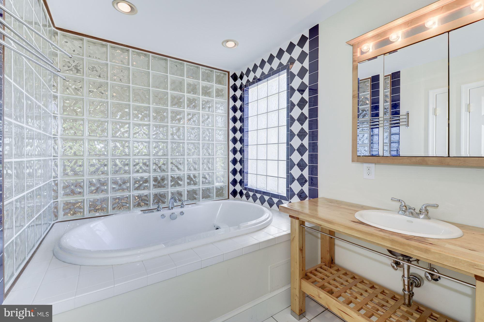 1536 Roxanna Road Northwest Washington, DC 20012 - Photo 27 of 30 Bath (Master) - Whirlpool Tub