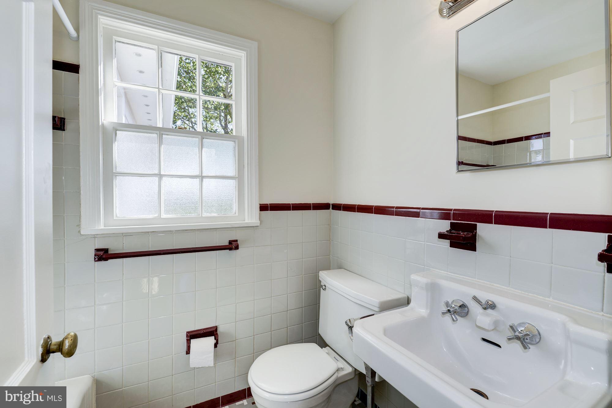 1536 Roxanna Road Northwest Washington, DC 20012 - Photo 28 of 30 Bath