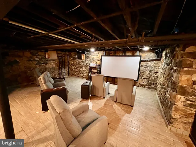 a view of a livingroom with an empty space