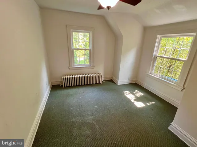 a view of room with ceiling fan