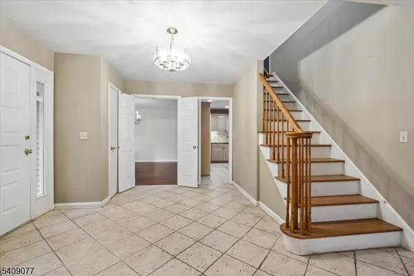 $675,000 | 38 Hunters Circle, Lebanon, NJ 08833