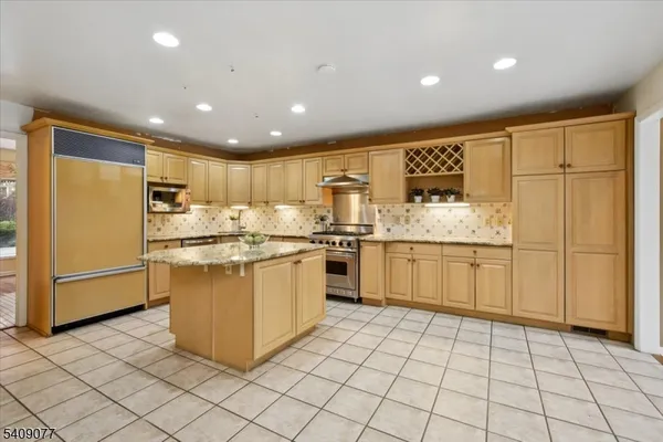 $675,000 | 38 Hunters Circle, Lebanon, NJ 08833