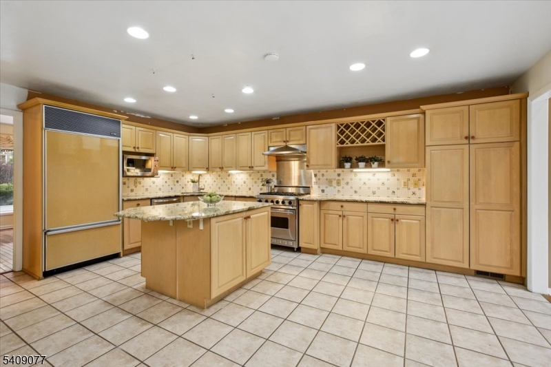 38 Hunters Circle Lebanon, NJ 08833 - Photo 7 of 30