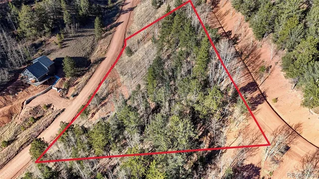 a bird view of a yard