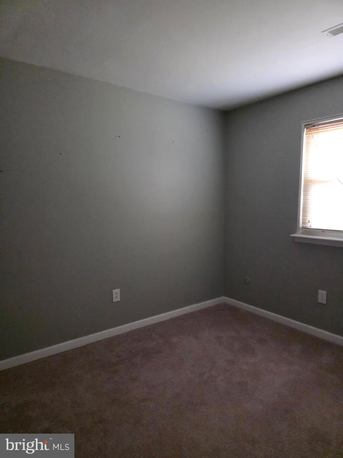 10 Archer Circle Newark, DE 19702 - Photo 11 of 12 an empty room with a window