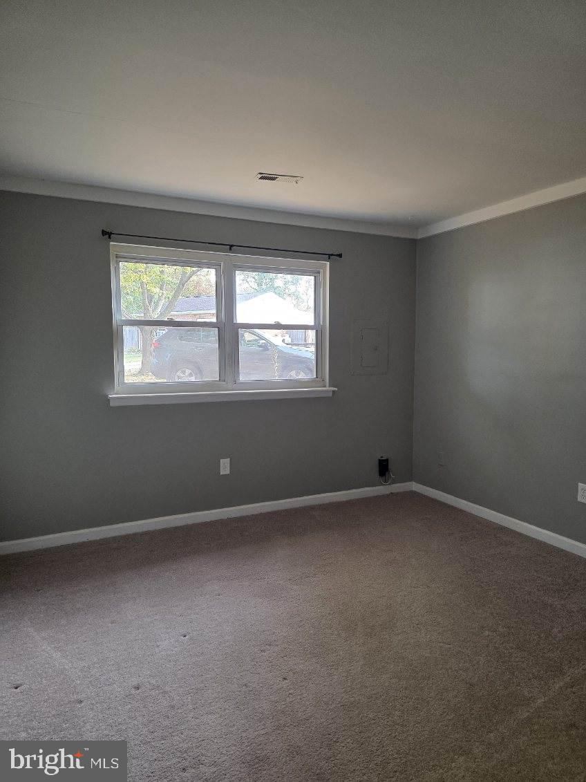10 Archer Circle Newark, DE 19702 - Photo 10 of 12 an empty room with windows