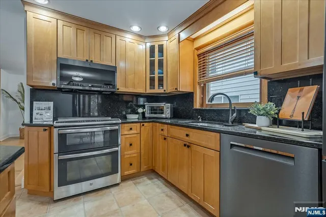 $920,000 | 3 Adelina Court, Cedar Grove, NJ 07009