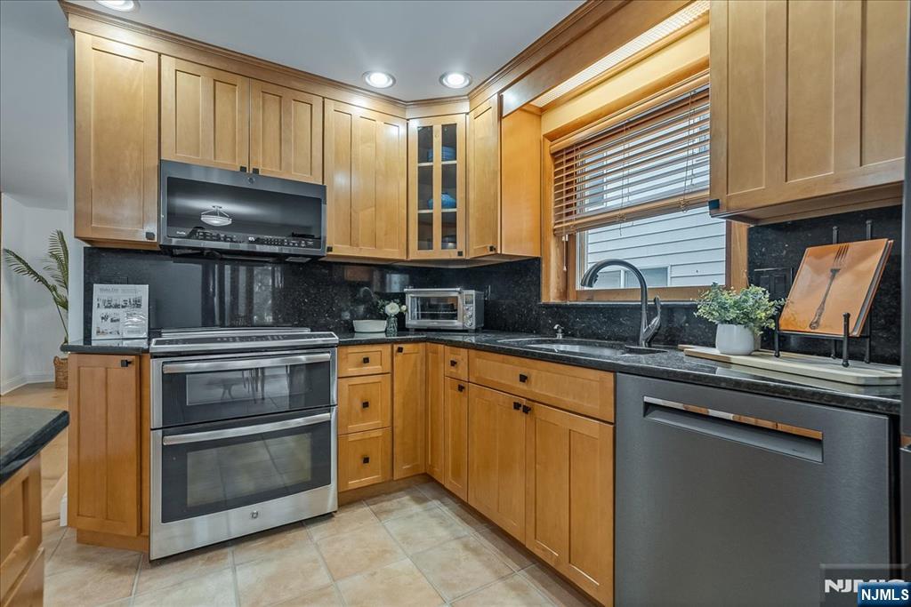 3 Adelina Court Cedar Grove, NJ 07009 - Photo 12 of 44