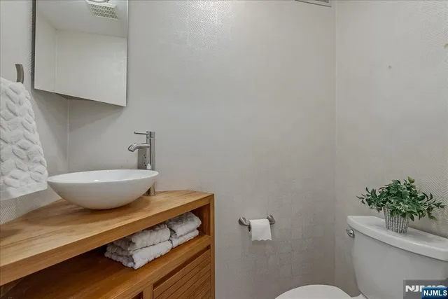 $920,000 | 3 Adelina Court, Cedar Grove, NJ 07009