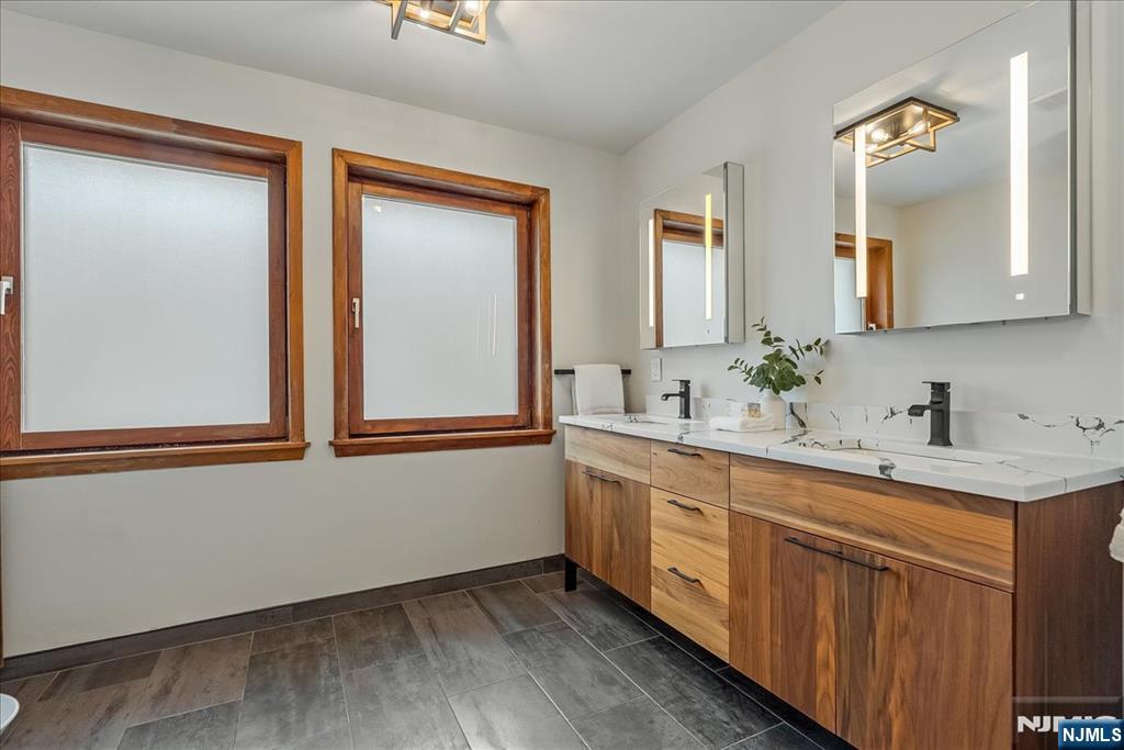 3 Adelina Court Cedar Grove, NJ 07009 - Photo 29 of 44