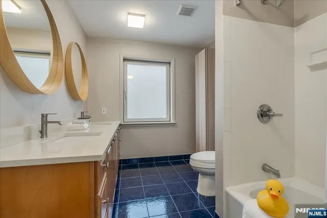 $920,000 | 3 Adelina Court, Cedar Grove, NJ 07009