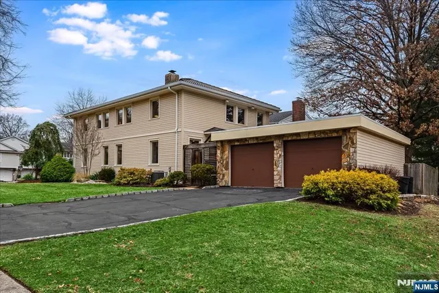 $920,000 | 3 Adelina Court, Cedar Grove, NJ 07009