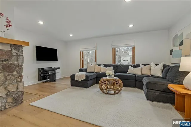 $920,000 | 3 Adelina Court, Cedar Grove, NJ 07009