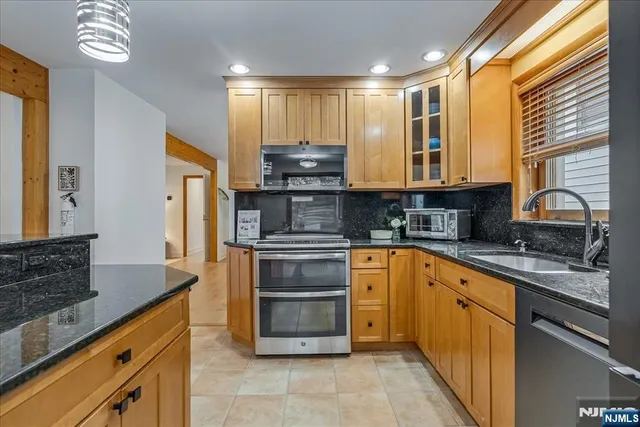 $920,000 | 3 Adelina Court, Cedar Grove, NJ 07009