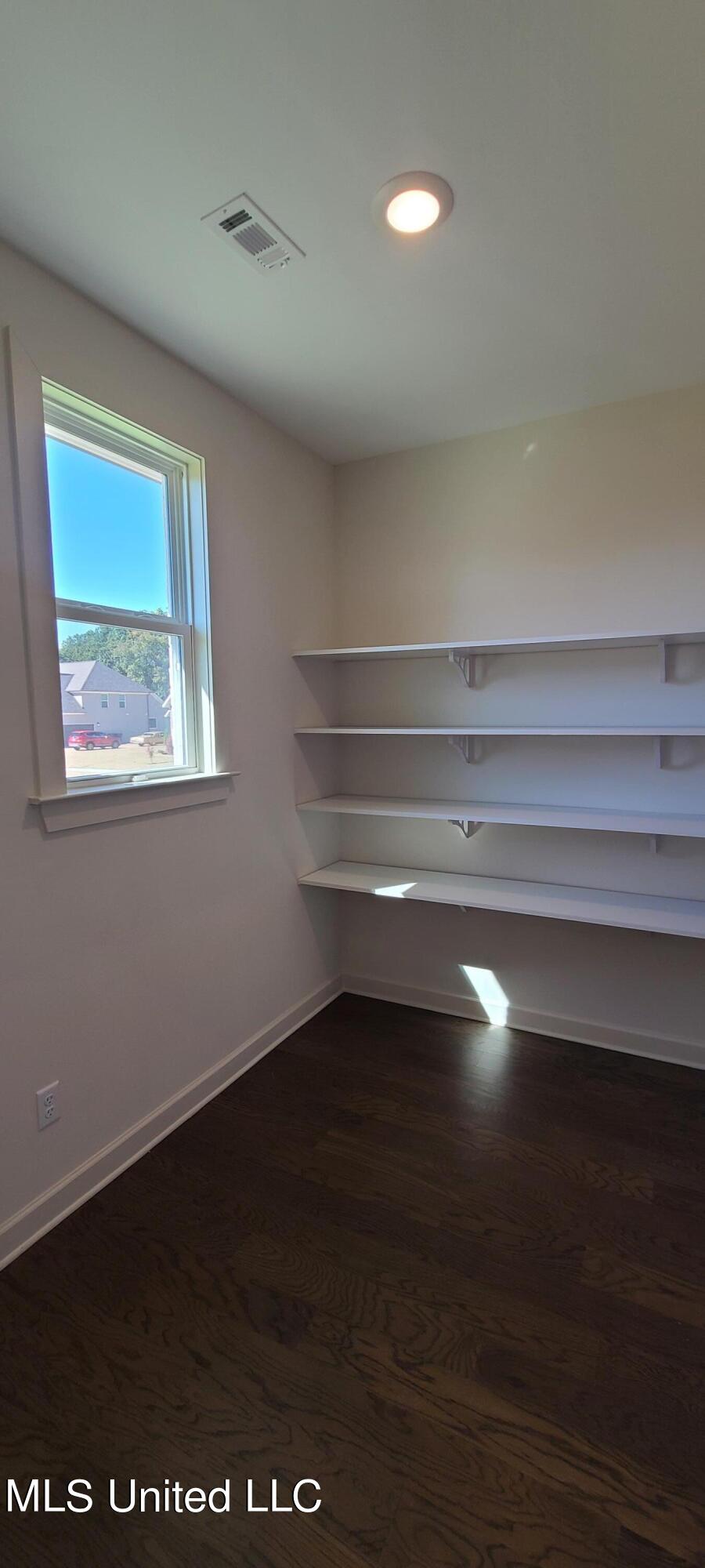 393 Ruskin Loop Hernando, MS 38632 - Photo 11 of 29 Pantry Office