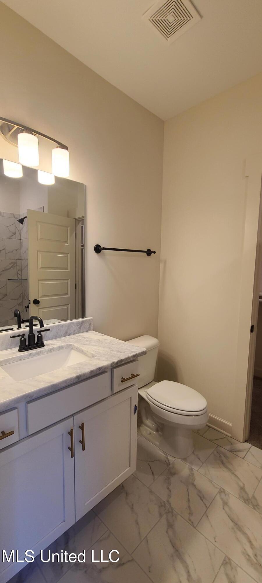 393 Ruskin Loop Hernando, MS 38632 - Photo 21 of 29 En Suite BA