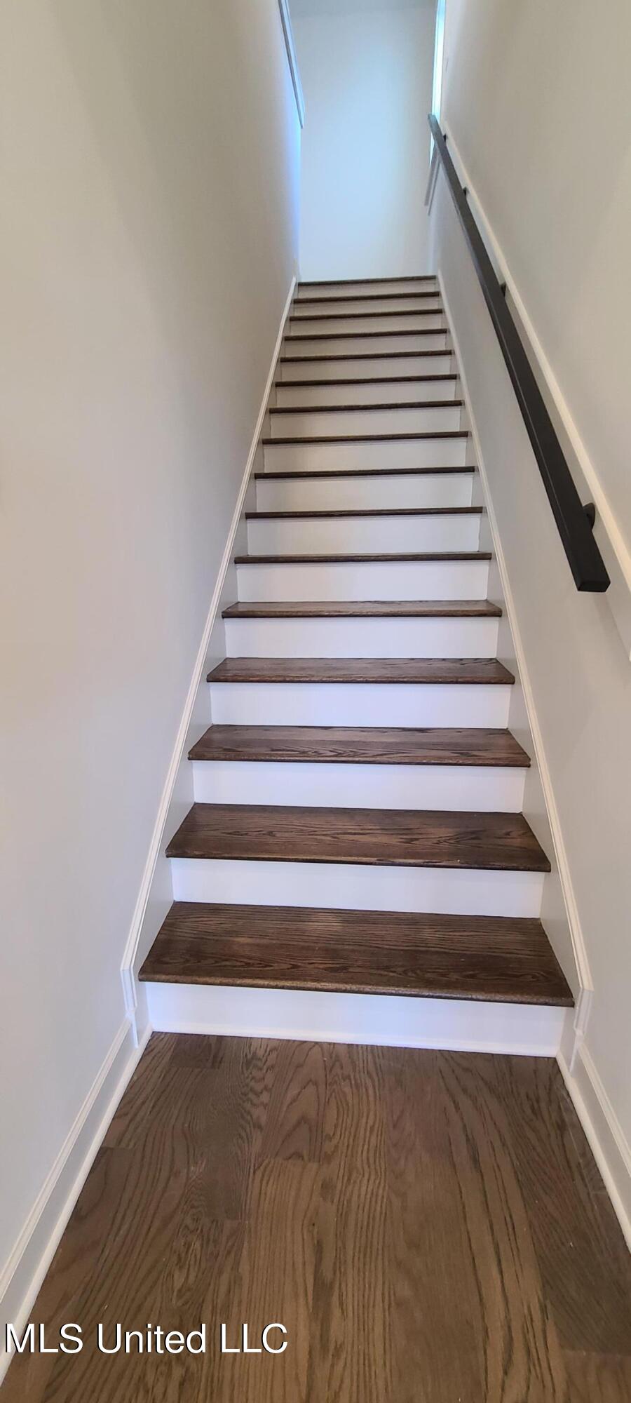 393 Ruskin Loop Hernando, MS 38632 - Photo 24 of 29 Oak Stairs