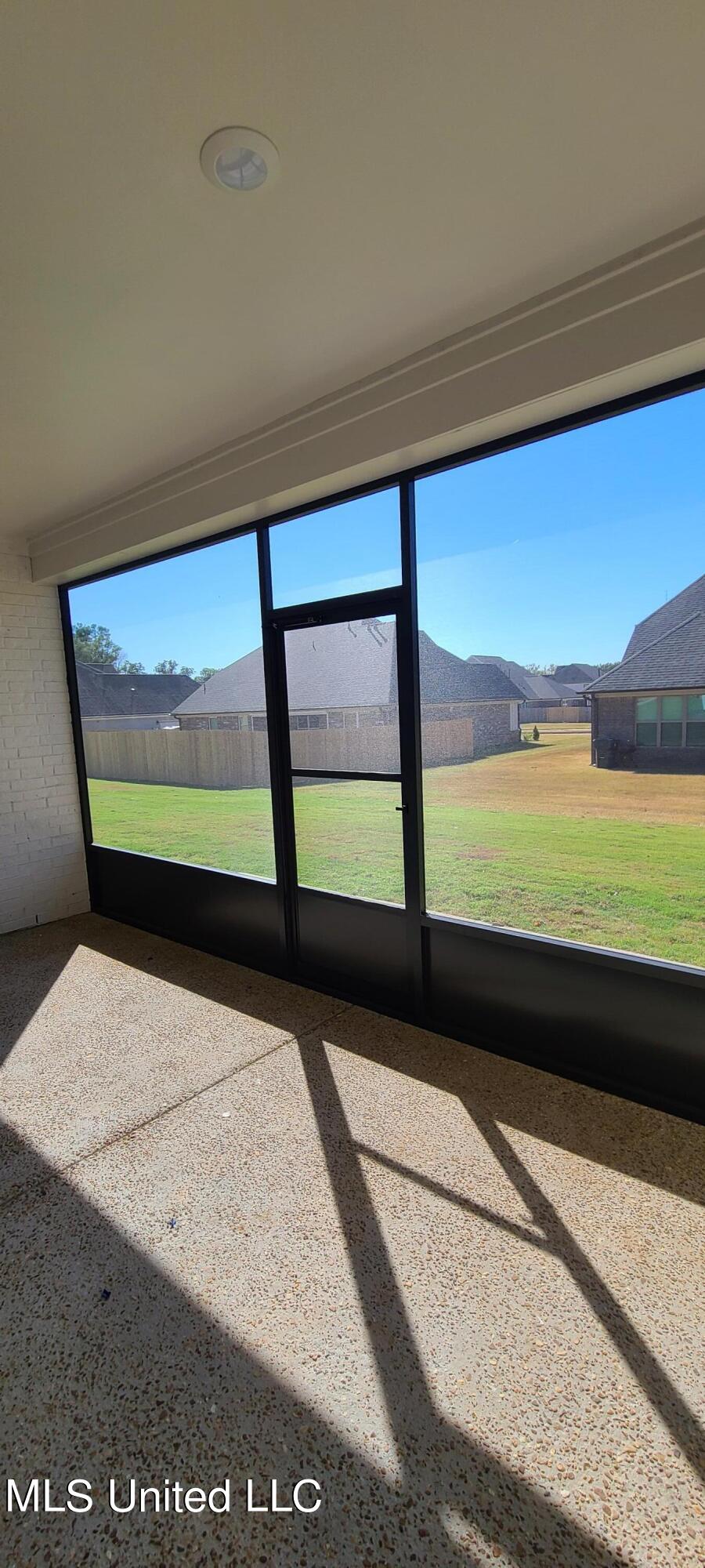 393 Ruskin Loop Hernando, MS 38632 - Photo 4 of 29 Screened in Porch