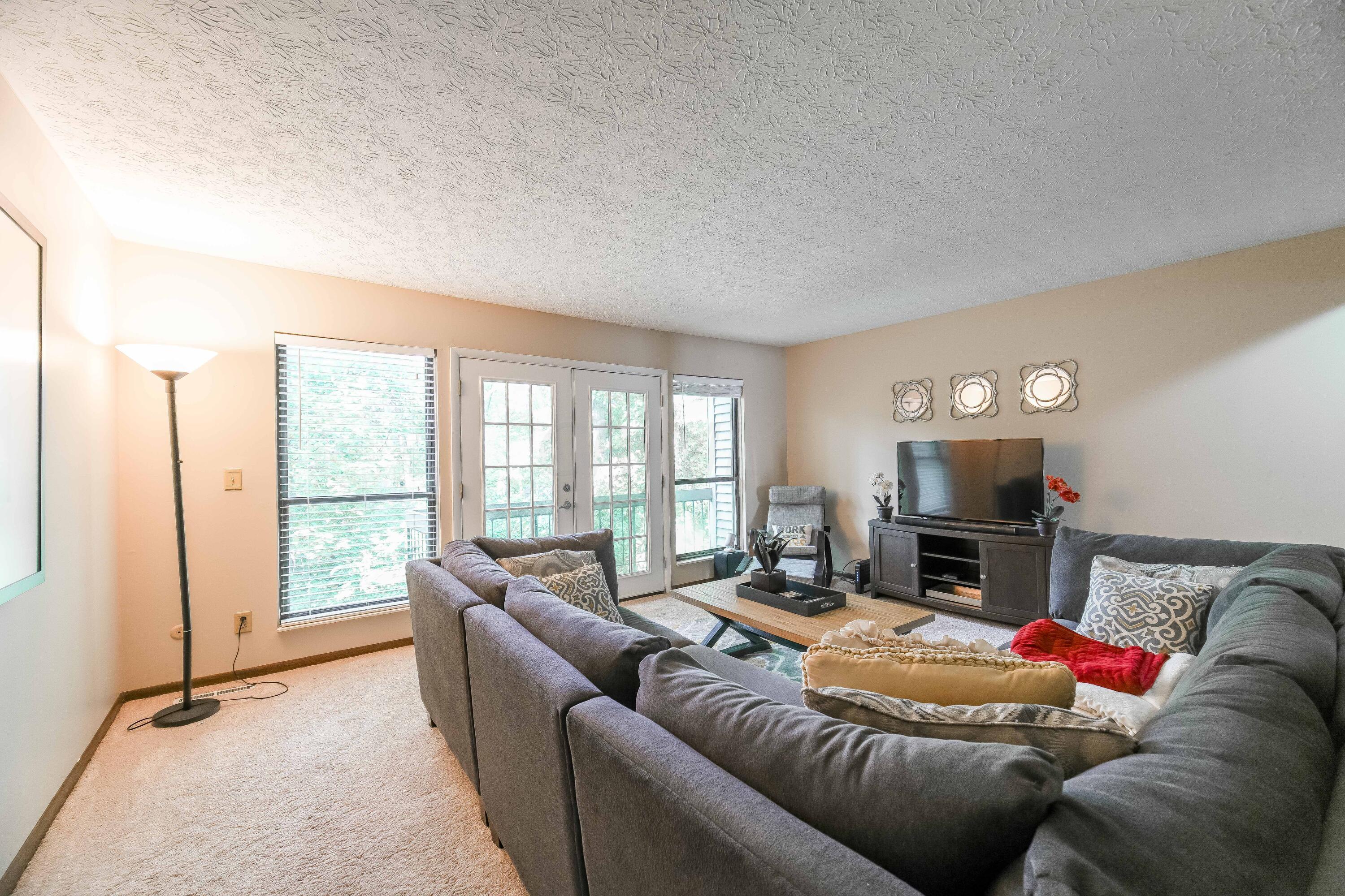 3168 Waldens Ravine Columbus, OH 43221 - Photo 15 of 50 3168 Walden’s Ravine-37