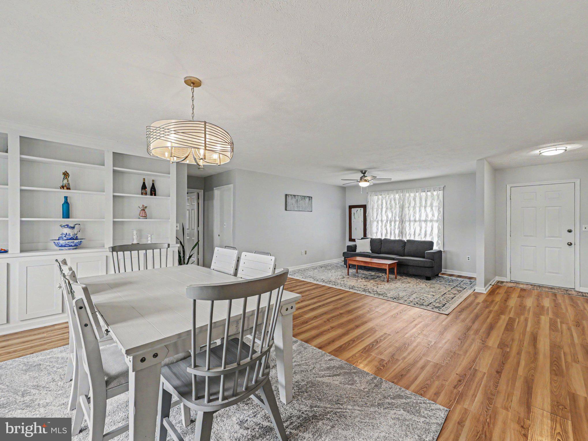 34340 Parker Road Locust Grove, VA 22508 - Photo 5 of 27 Bright and inviting open space.