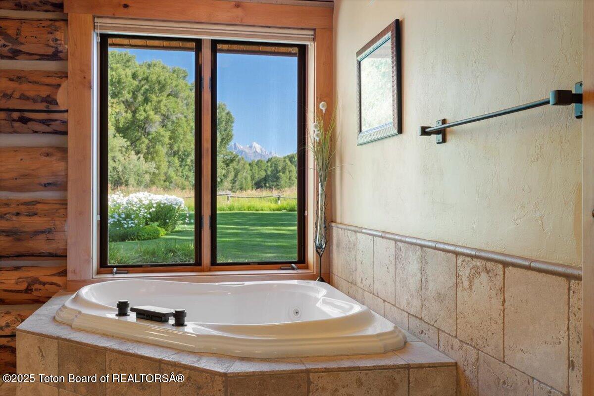 3932 Linn Ranch Road Wilson, WY 83014 - Photo 14 of 78 Primary Bathroom Tub