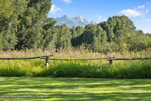 $16,450,000 | 3932 Linn Ranch Road, Wilson, WY 83014