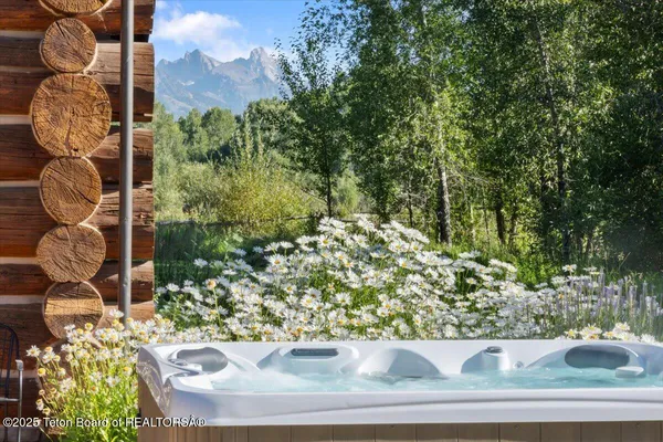 $16,450,000 | 3932 Linn Ranch Road, Wilson, WY 83014