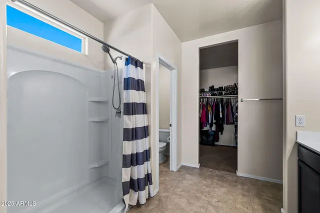 a en suite bathroom with a double vanity sink and a mirror