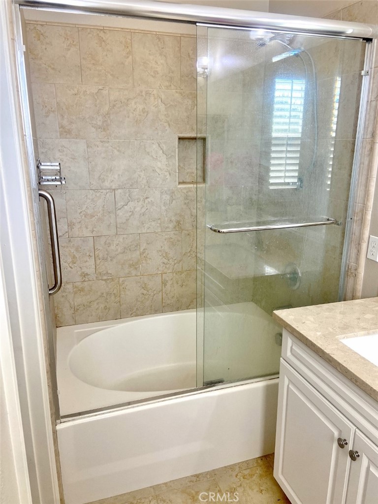 44011 Rivo Court Temecula, CA 92592 - Photo 21 of 39 a white bath tub sitting next to a white sink