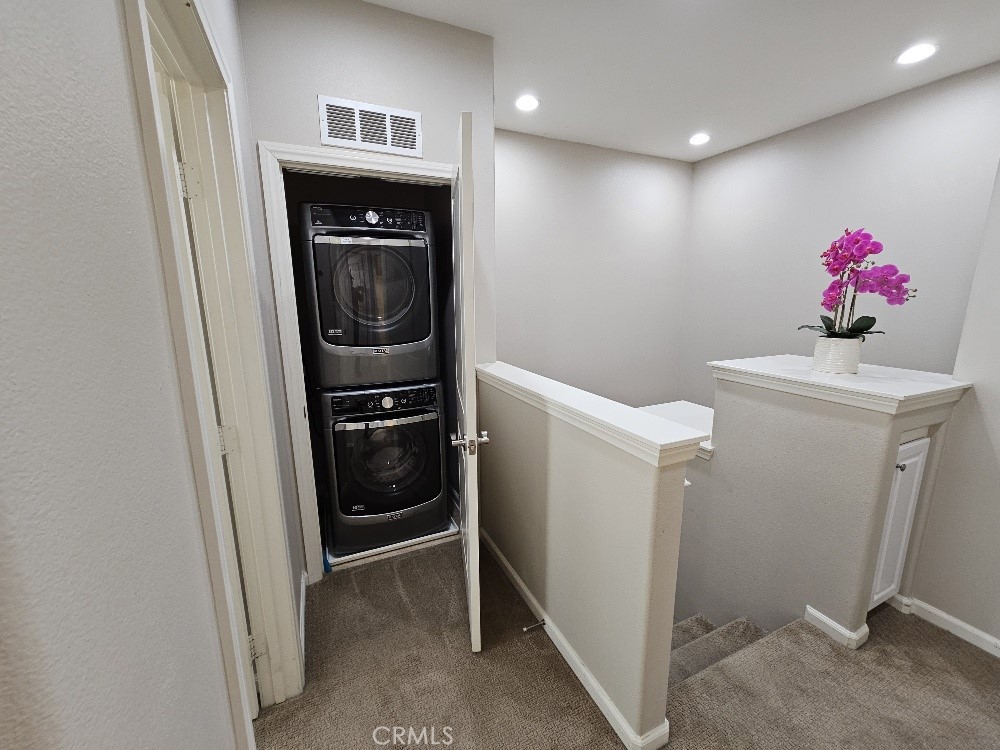 44011 Rivo Court Temecula, CA 92592 - Photo 29 of 39 a bathroom with a sink and a mirror
