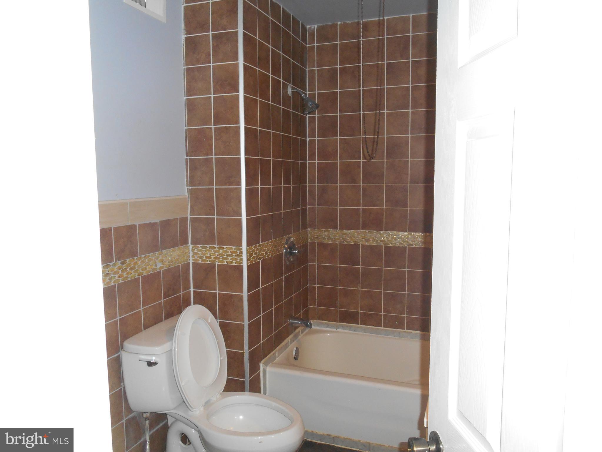 6908 Guilford Road Upper Darby, PA 19082 - Photo 38 of 45 Full Bathroom
